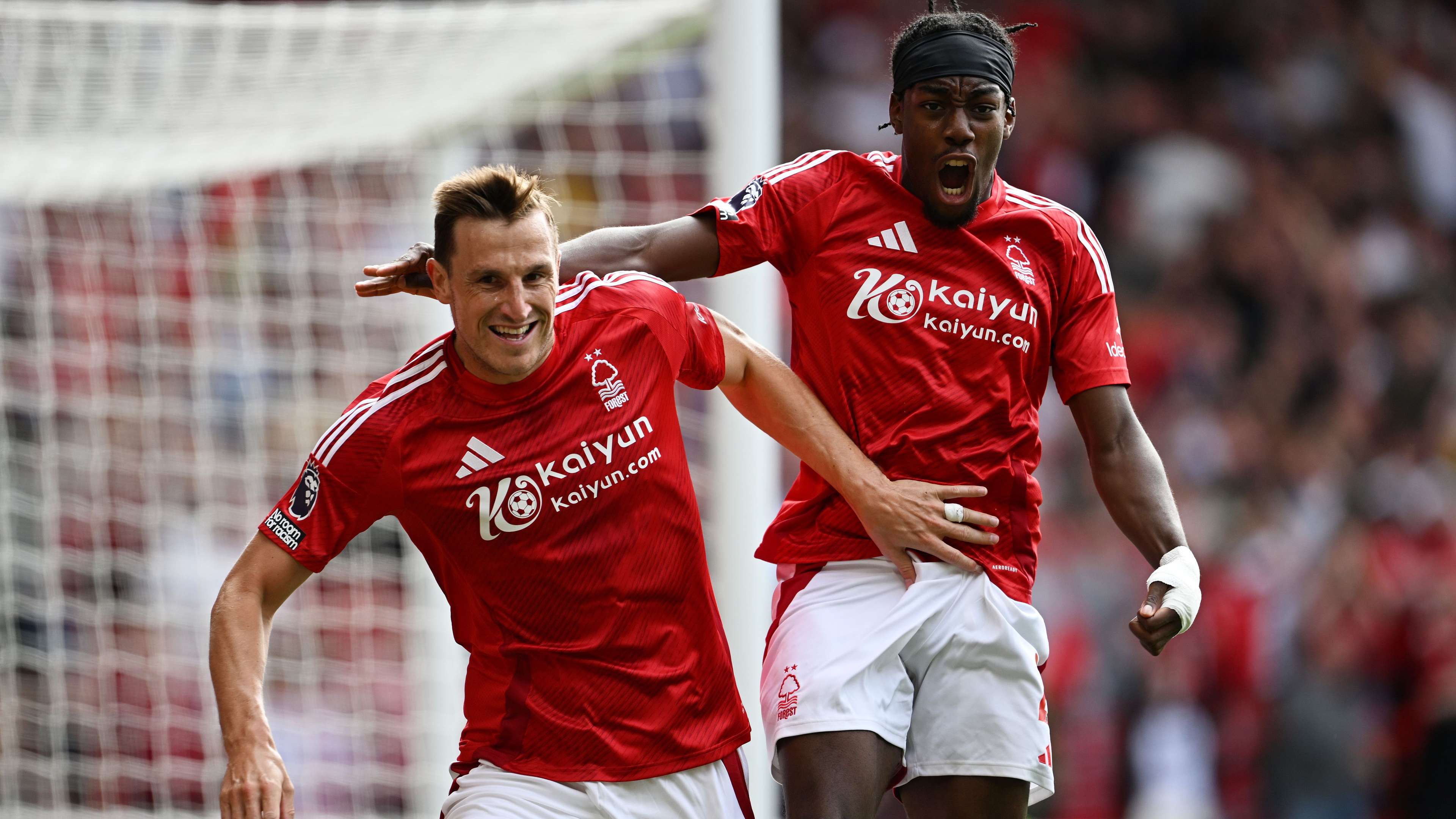 两位年轻前 两位年轻前