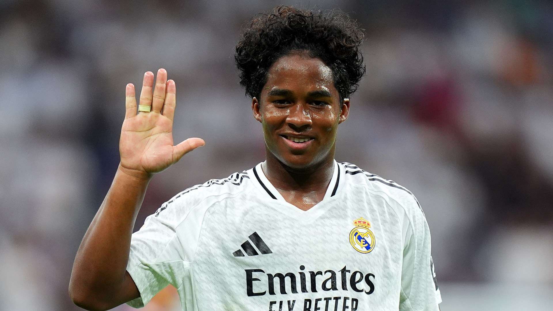 通过对队徽 通过对队徽